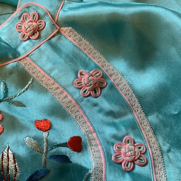 BEAUTIFUL Vintage silky Chinese embroidered pajamas with pink detailing - Picture 10 of 17